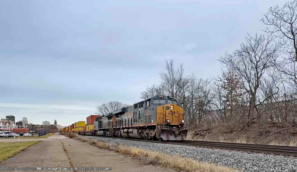 CSX 3144 leads I135.